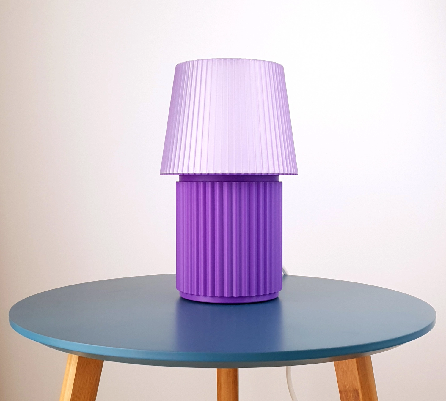 Lempori Kono Lavender šviestuvas interjere